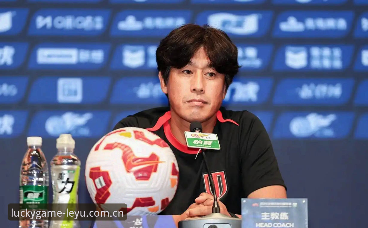 leyu中国登录 铁人换外援vs留瓦吉奇:徐正源三中卫体系下的中卫选择与本土补强路径